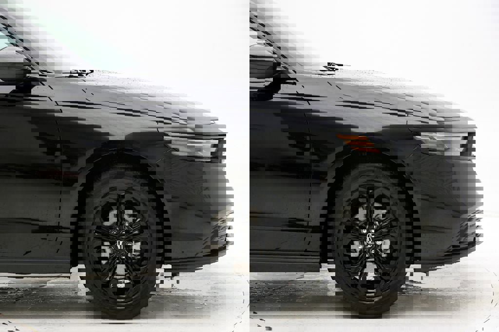 Used 2025 Honda Accord SE image 4