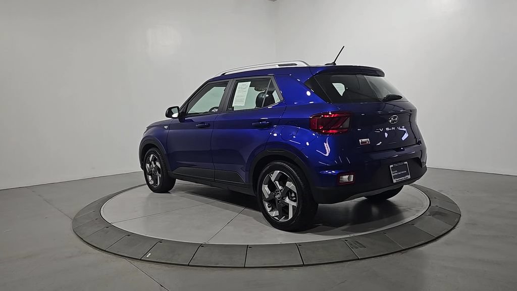 Certified 2025 Hyundai Venue SEL FWD image 3