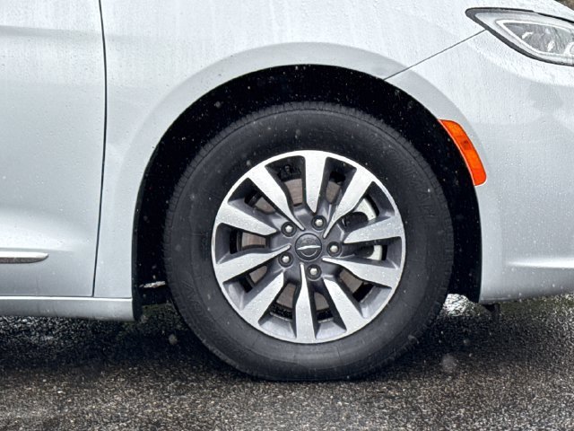 Used 2023 Chrysler Pacifica Limited FWD image 7