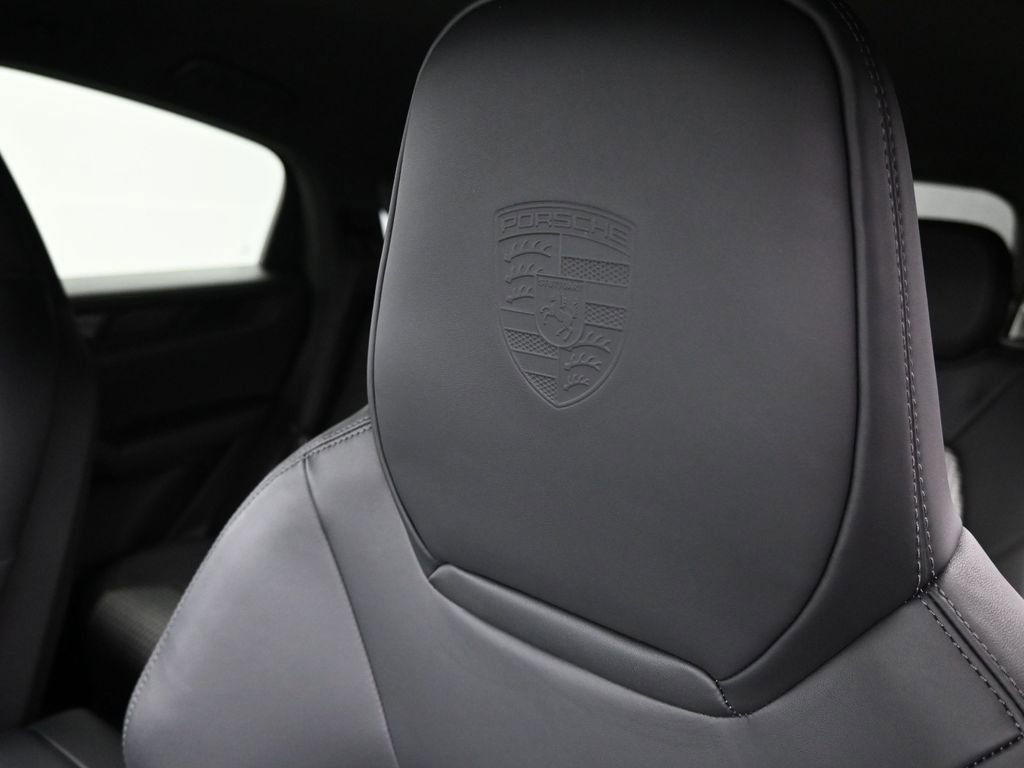 Certified 2025 Porsche Cayenne GTS image 8