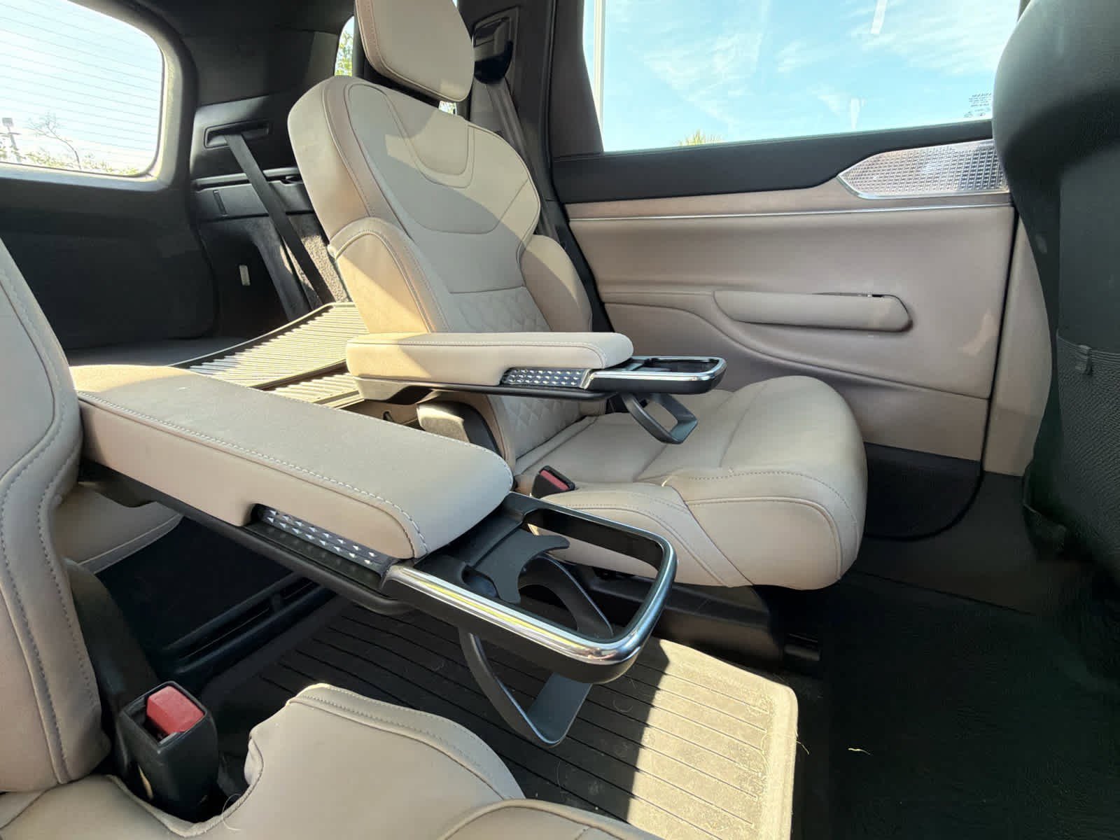 Used 2025 Volvo EX90 Ultra AWD/4WD image 21