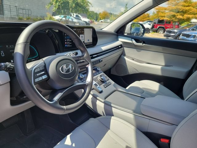 Used 2025 Hyundai Palisade SEL FWD image 13