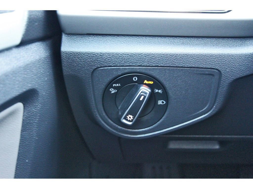 Used 2022 Volkswagen Atlas Cross Sport SE image 22