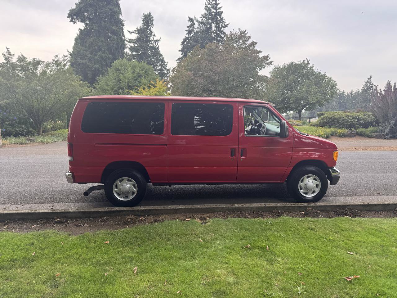 Used 2006 Ford E-350 and Econoline 350 XLT RWD image 6