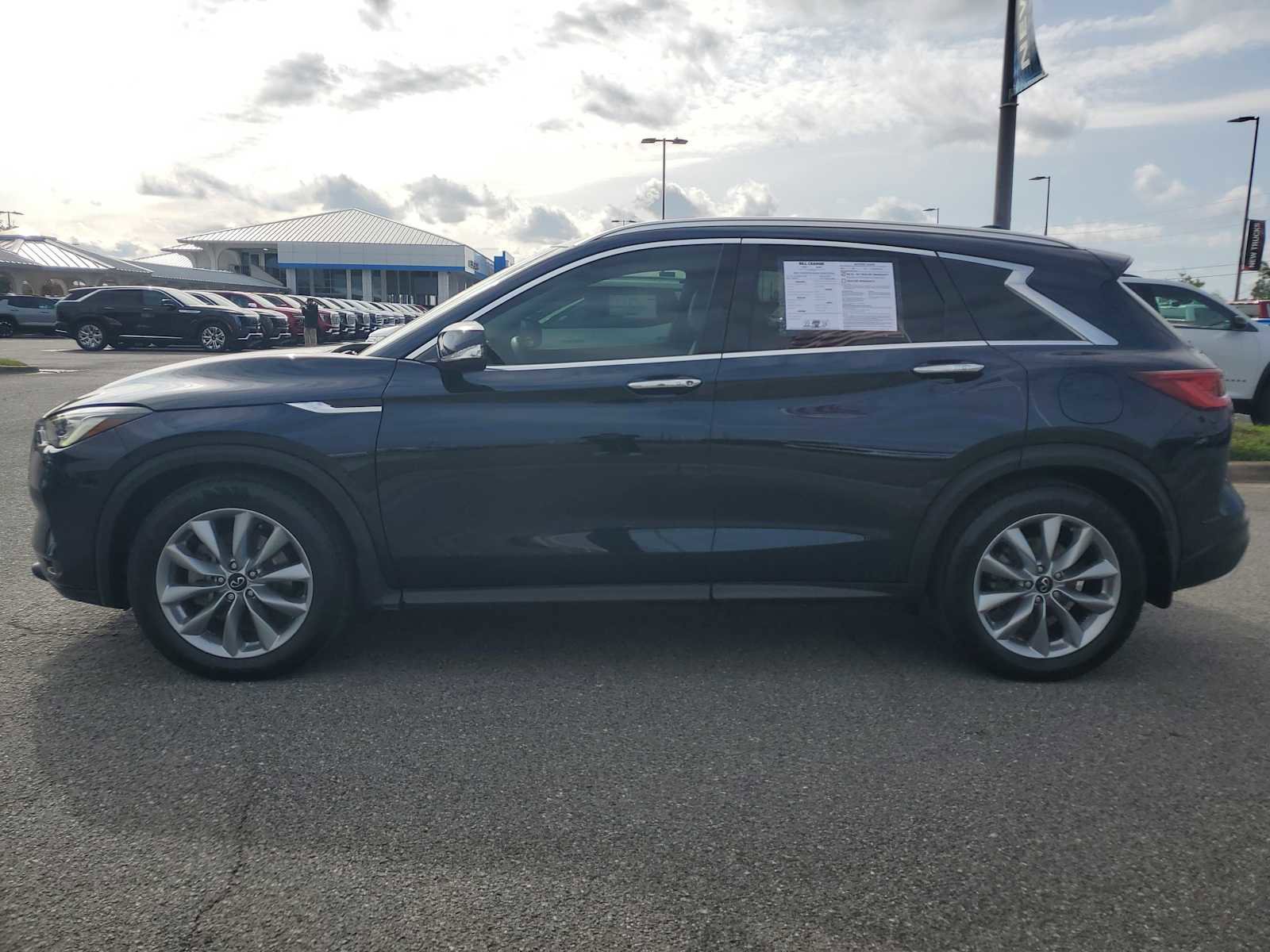 Used 2022 INFINITI QX50 Essential image 2
