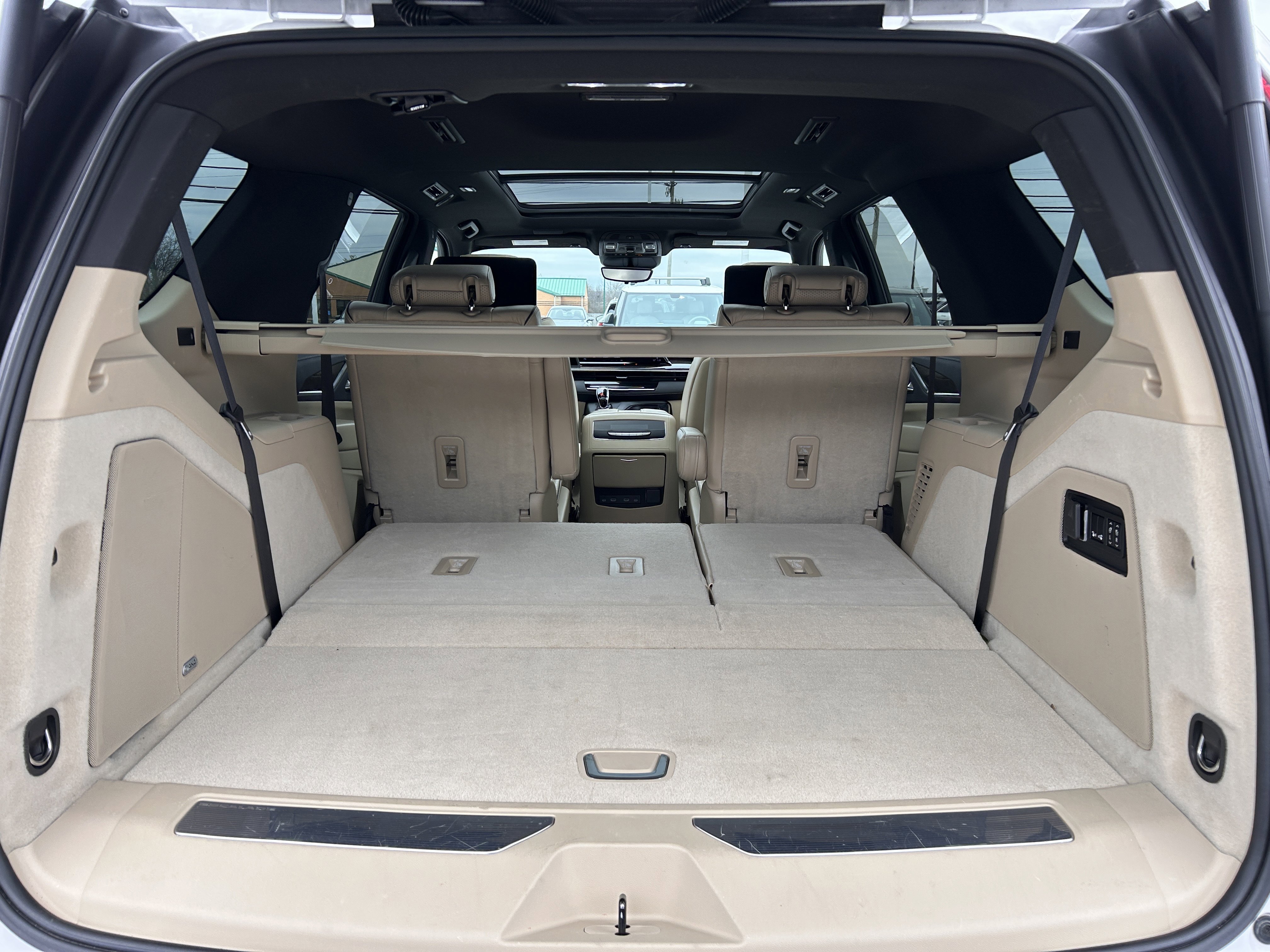 Used 2021 Cadillac Escalade Premium Luxury image 34
