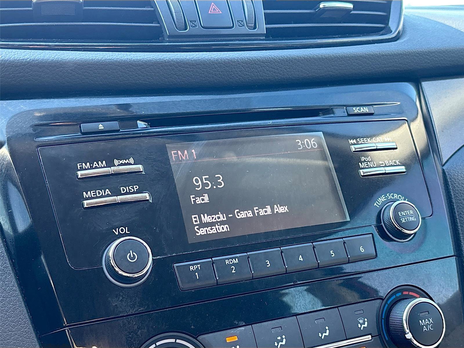 Used 2017 Nissan Rogue Sport S w/ S Appearance Package image 15