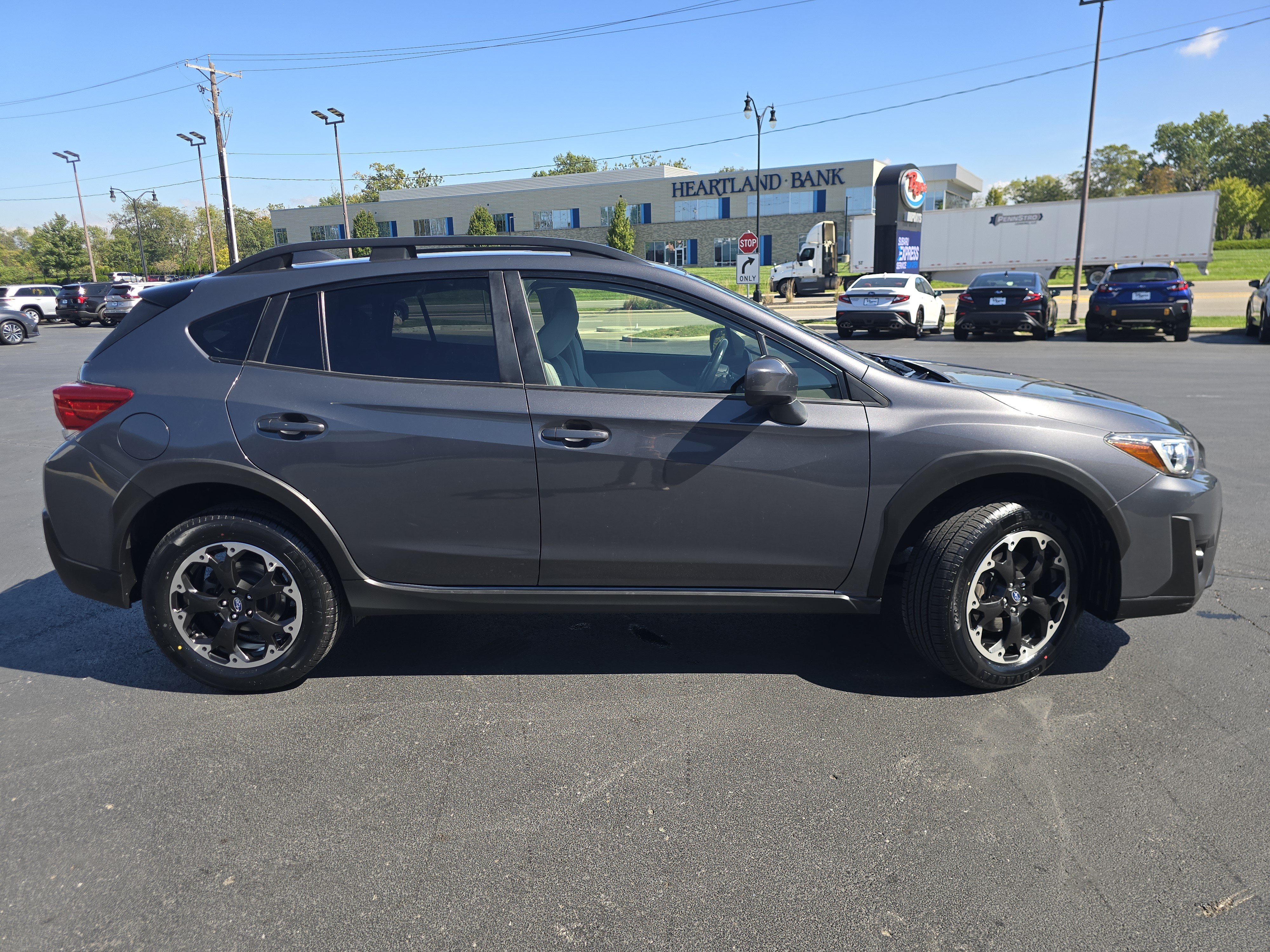 Used 2021 Subaru Crosstrek 2.0i Premium w/ Moonroof Package AWD/4WD image 8