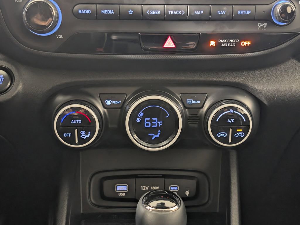 Used 2024 Hyundai Venue Limited image 15