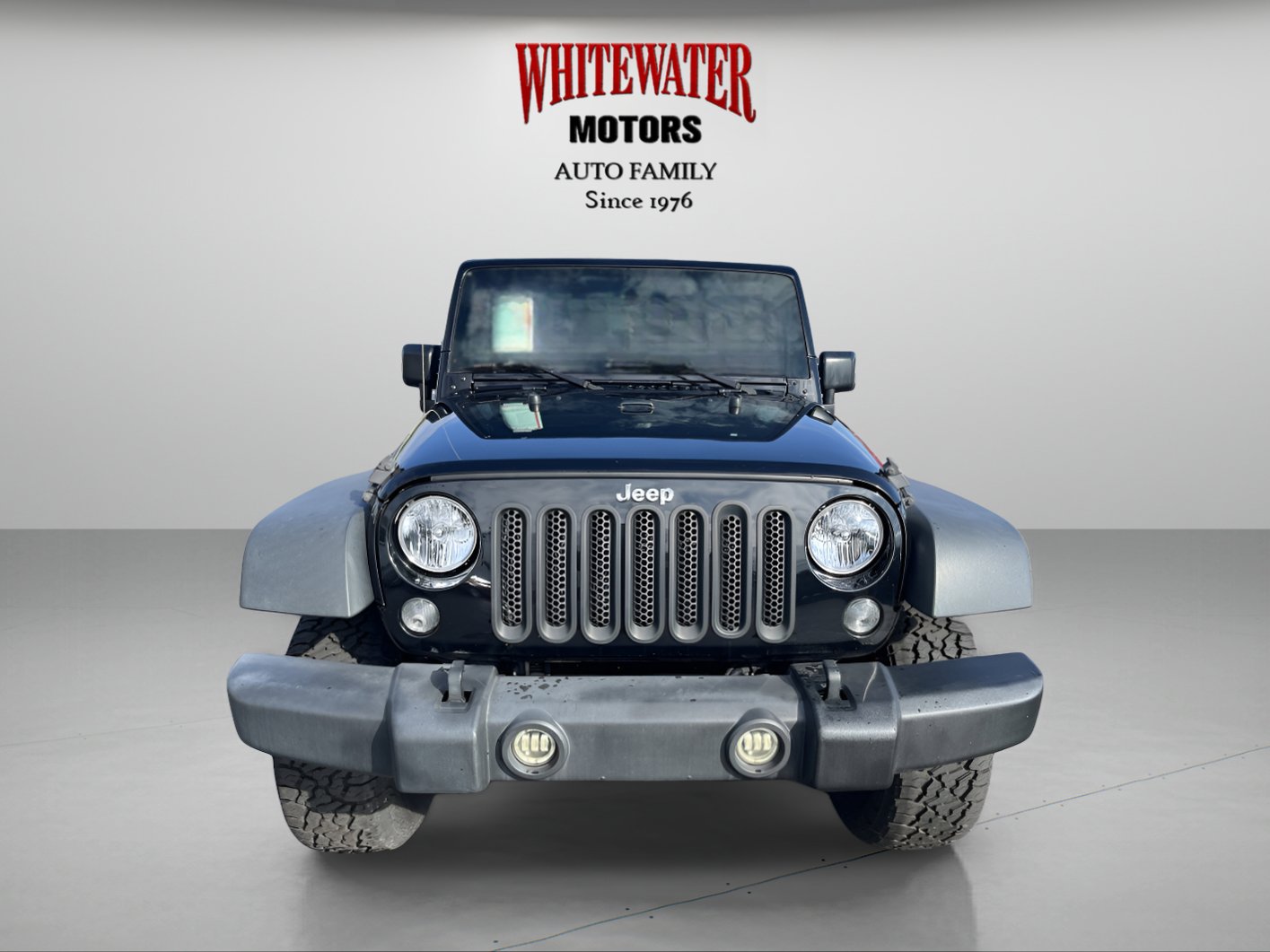 Used 2016 Jeep Wrangler Rubicon w/ Power Convenience Group AWD/4WD image 2