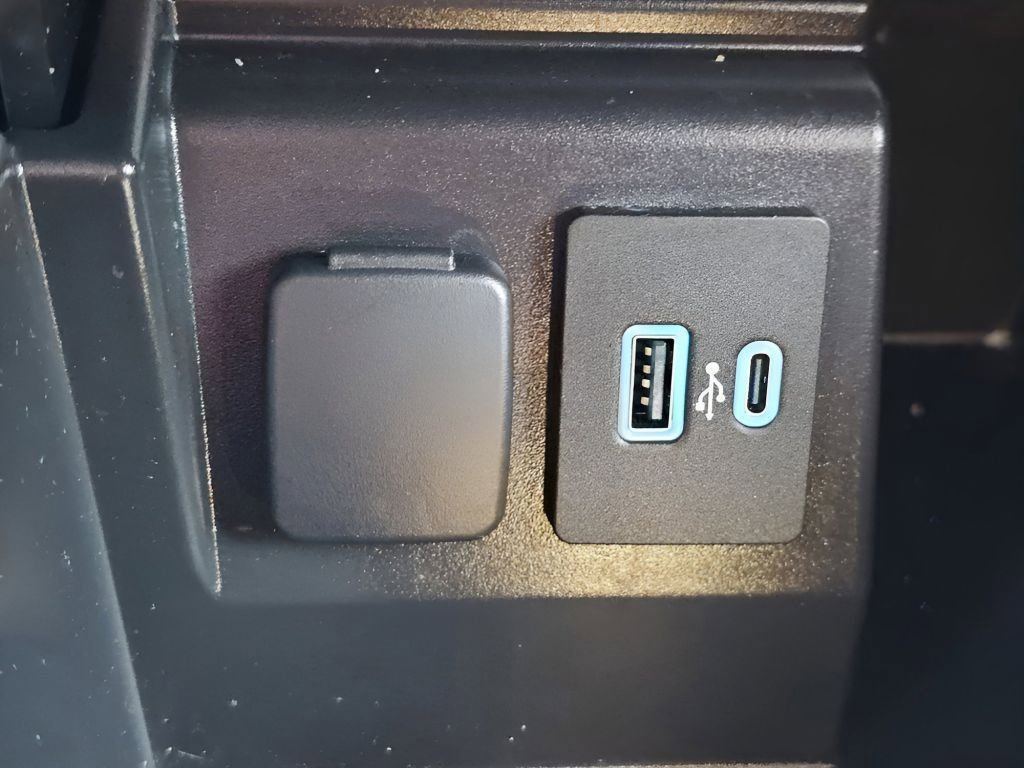 Used 2022 Ford Explorer XLT w/ Equipment Group 202A image 14