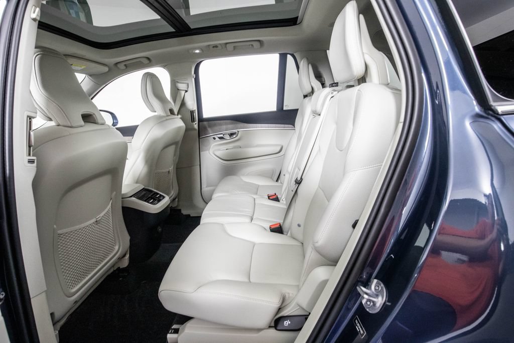 Used 2024 Volvo XC90 B5 Plus w/ Protection Package Premier AWD/4WD image 12