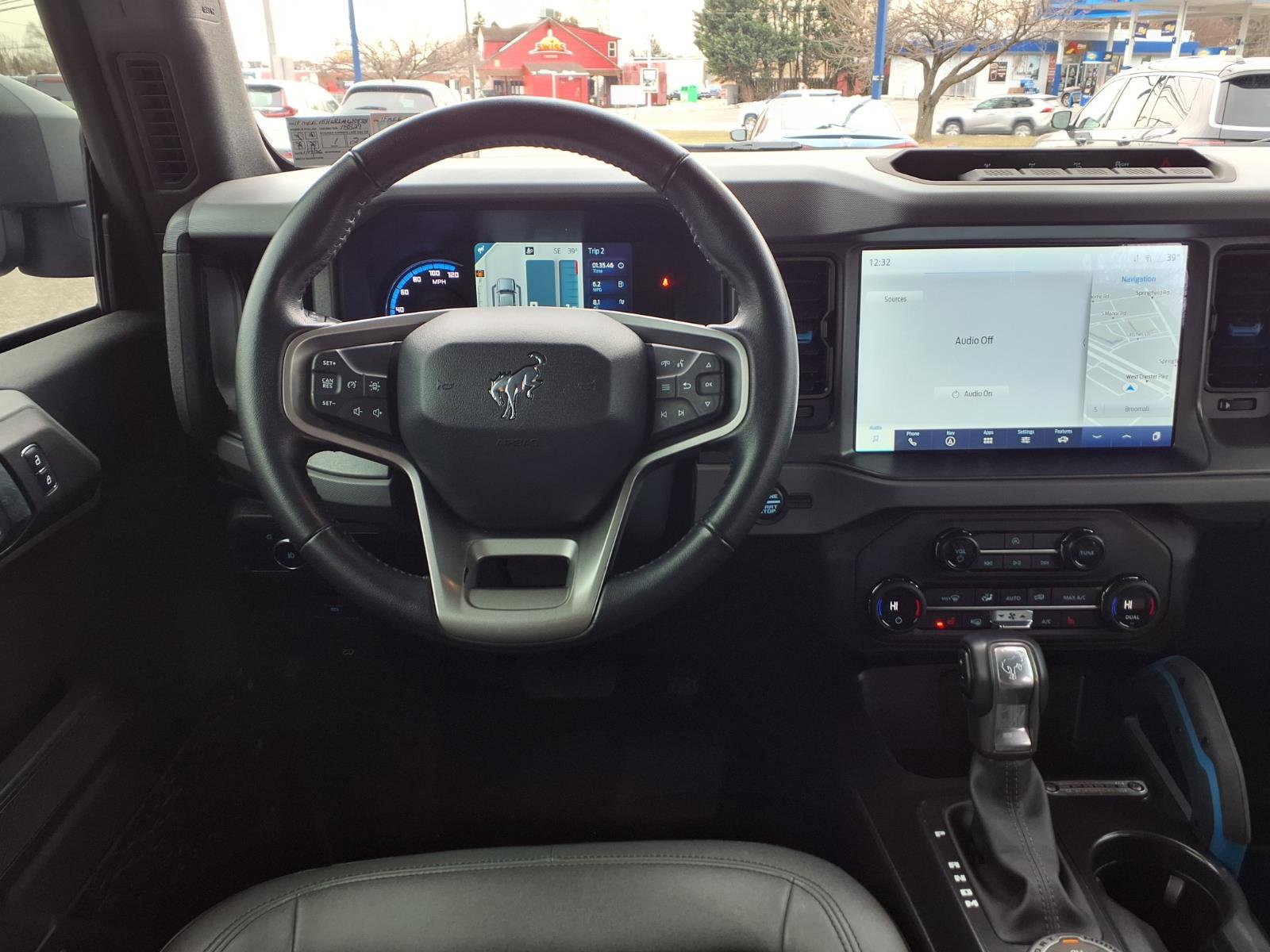 Certified 2024 Ford Bronco Black Diamond w/ Sasquatch Package image 16