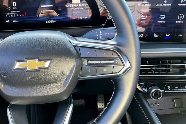 Used 2025 Chevrolet Traverse LT FWD image 12