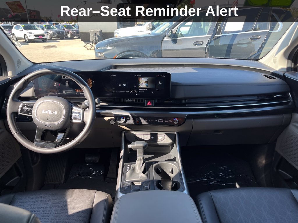 Used 2025 Kia Carnival FWD image 16
