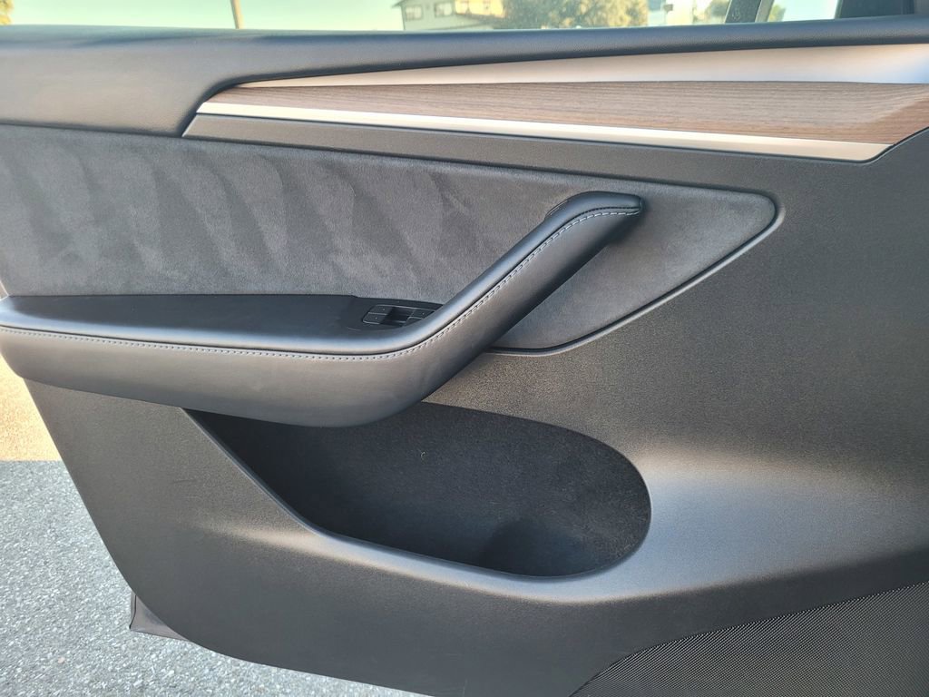 Used 2024 Tesla Model Y Long Range image 21
