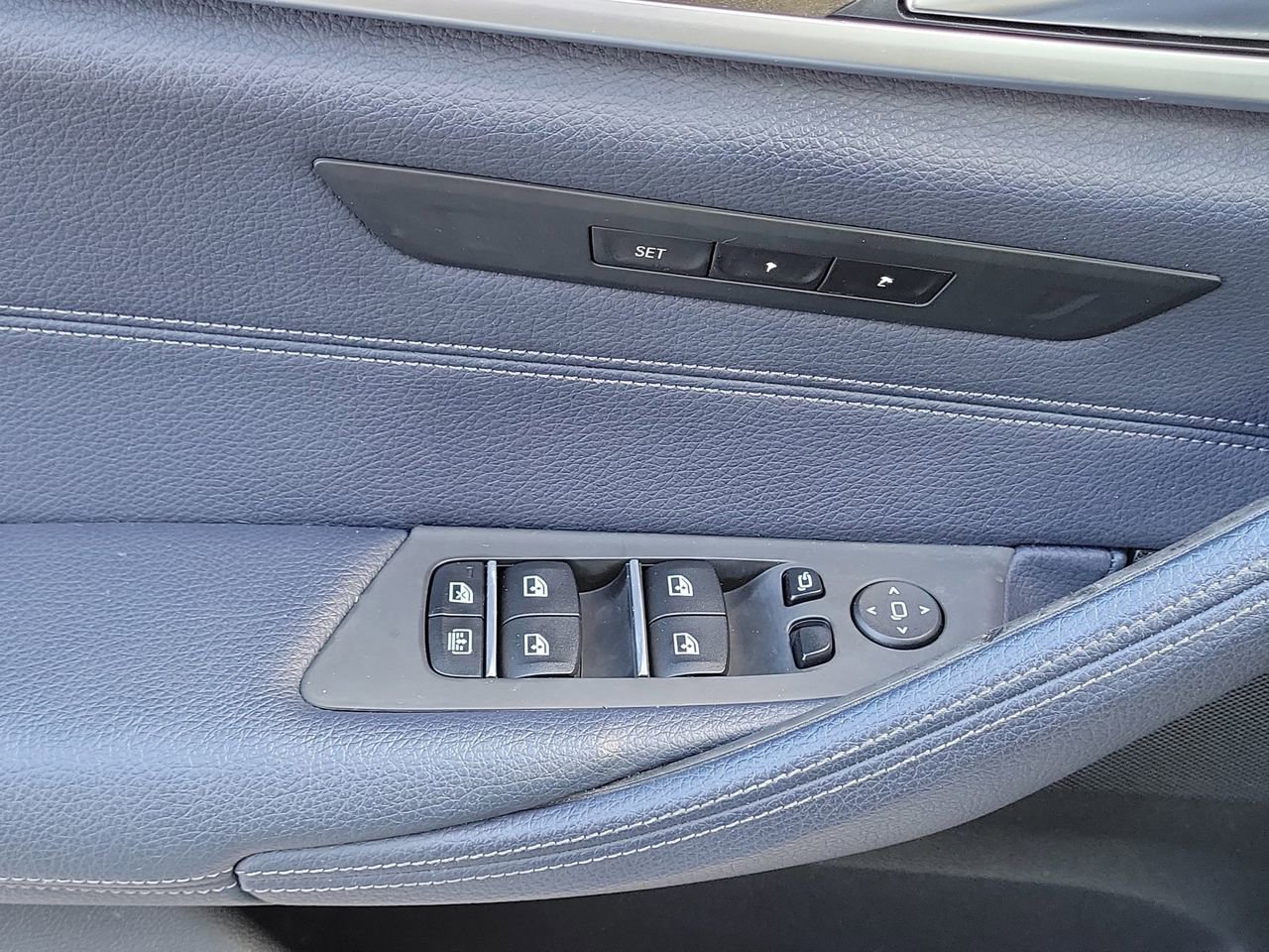 Used 2019 BMW 540i w/ Executive Package image 27