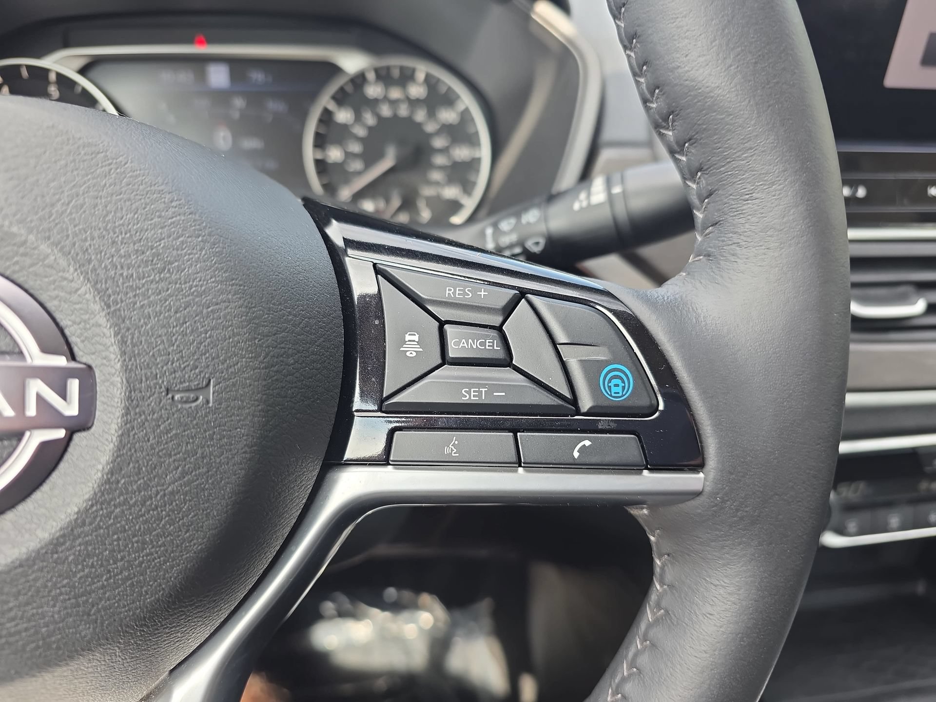 Used 2025 Nissan Altima 2.5 SL FWD image 17