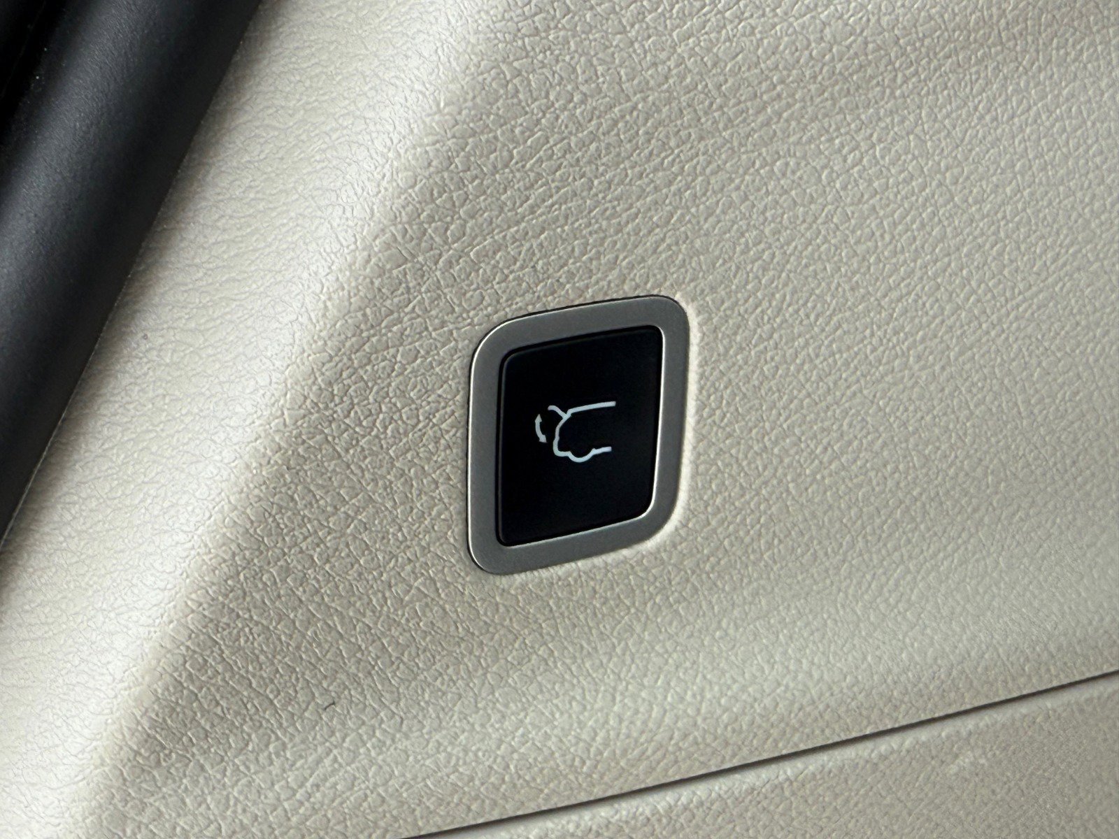 Used 2024 Chrysler Pacifica Touring-L image 15