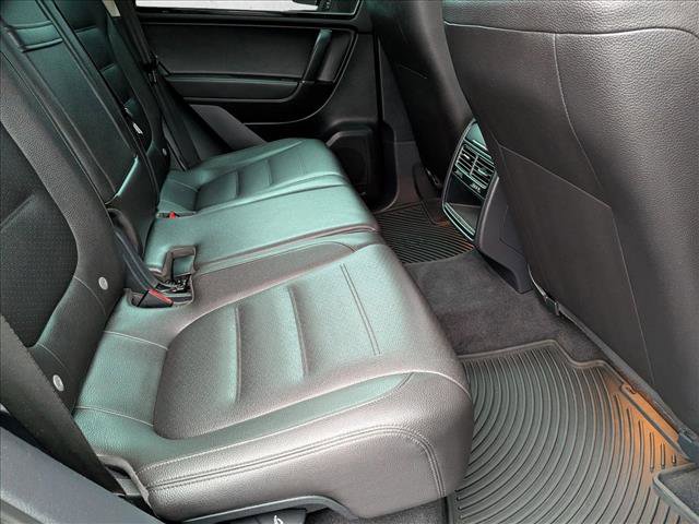 Used 2017 Volkswagen Touareg Sport image 20