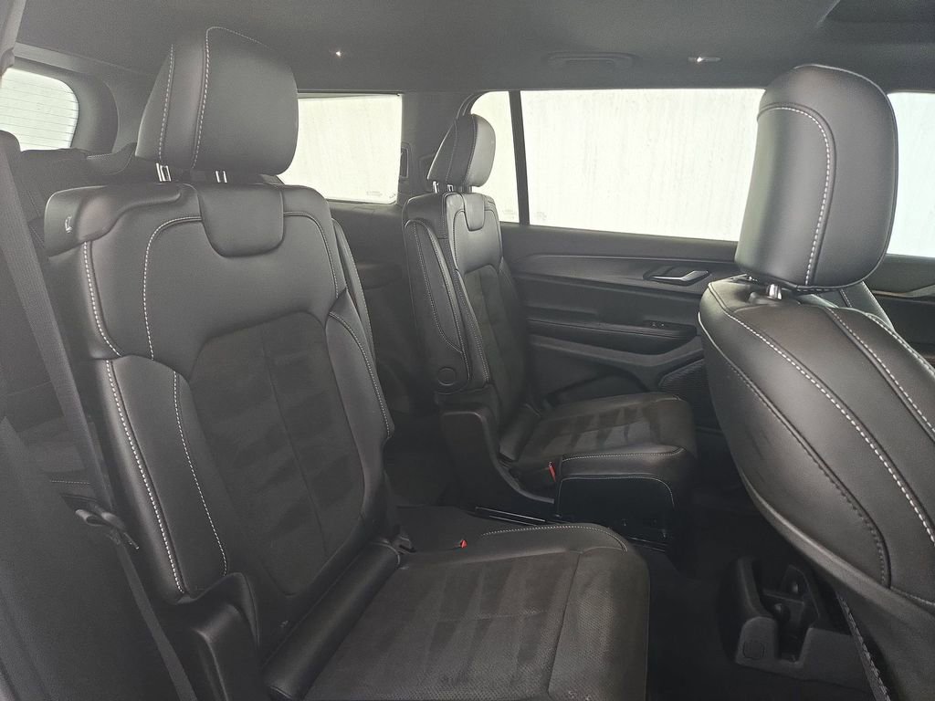 Used 2025 Jeep Grand Cherokee L Altitude AWD/4WD image 33