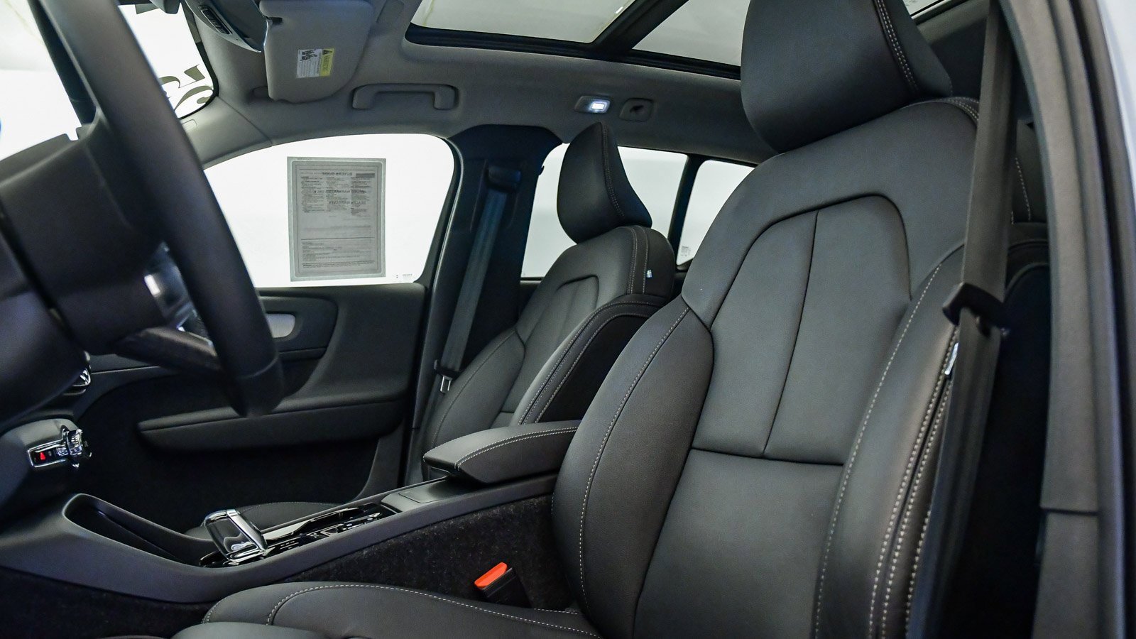 Certified 2025 Volvo XC40 B5 Ultra w/ Climate Package image 19