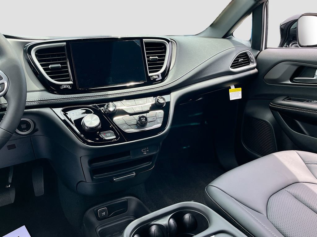 New 2027 Chrysler Pacifica Select FWD image 19
