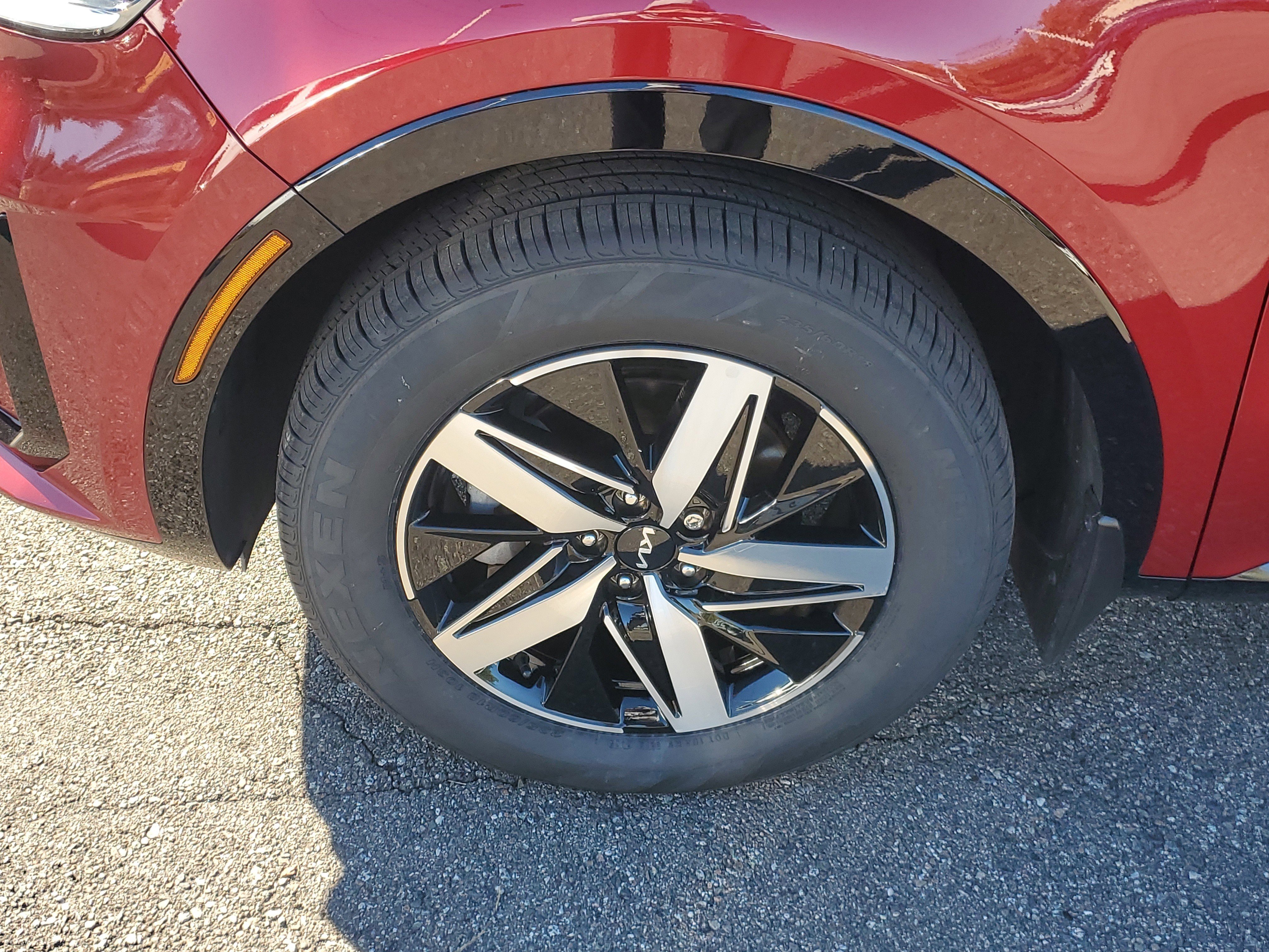 Certified 2023 Kia Sorento S w/ Panoramic Sunroof Package image 39