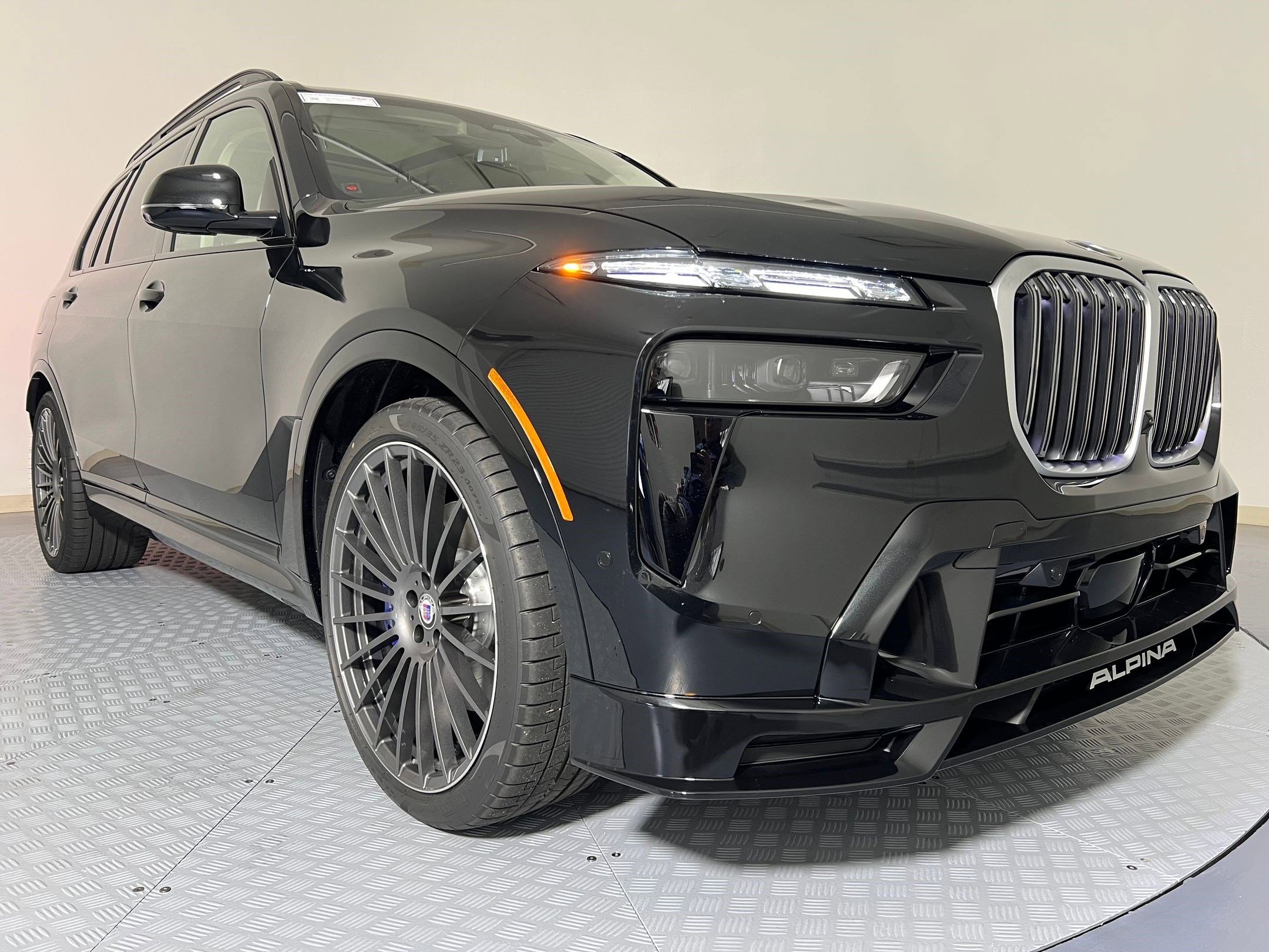 New 2026 BMW ALPINA XB7 image 5