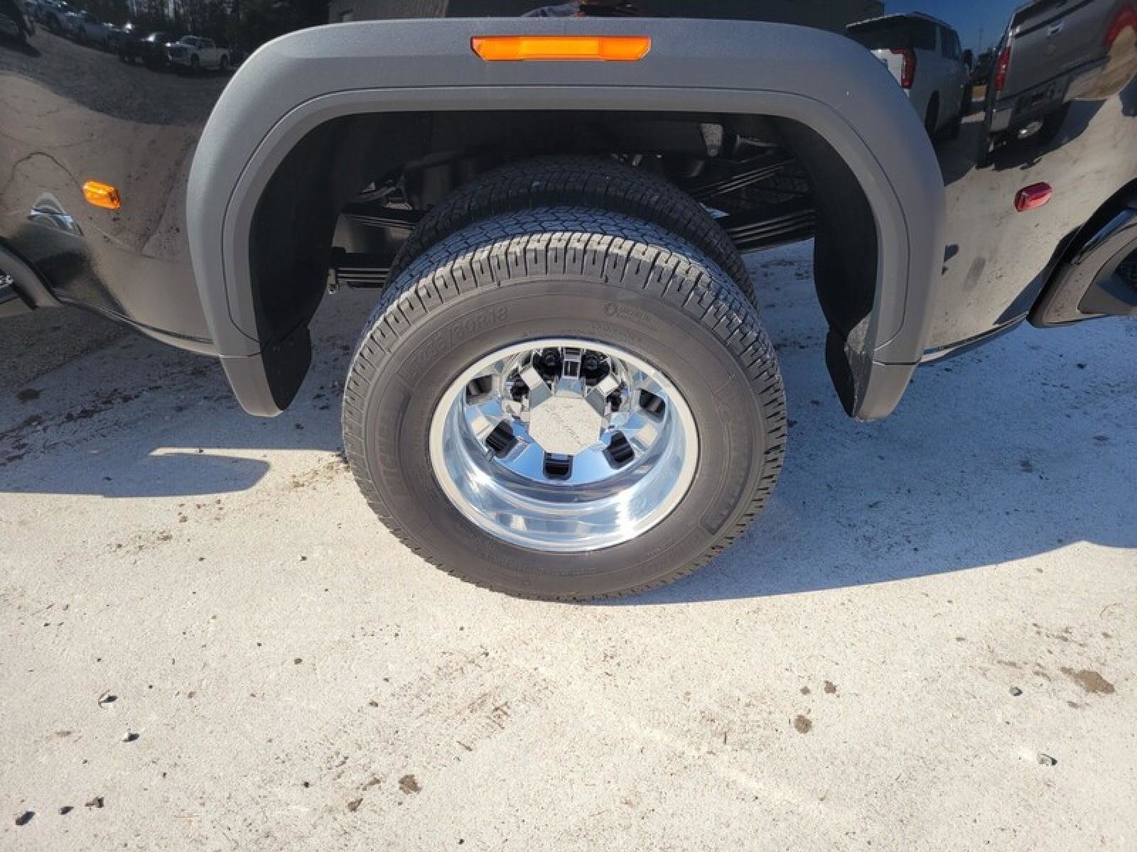 New 2026 GMC Sierra 3500 Denali w/ Denali Reserve Package image 9