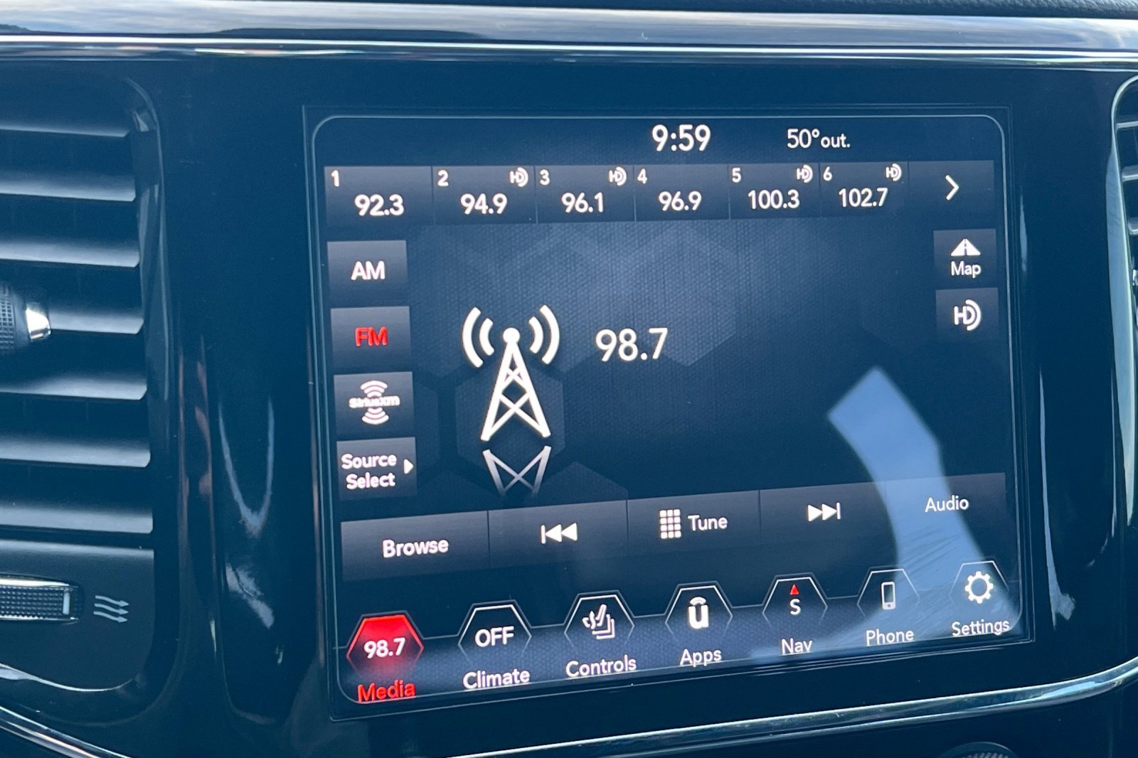 Used 2021 Jeep Grand Cherokee Laredo X image 18