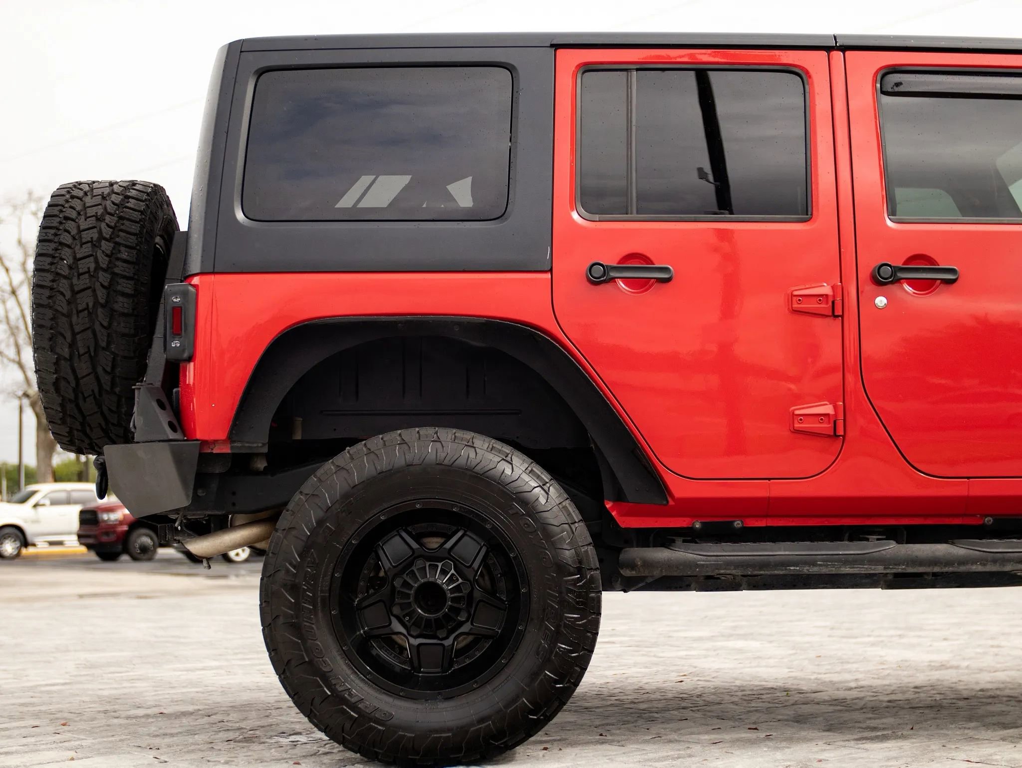 Used 2018 Jeep Wrangler Unlimited Sahara w/ Connectivity Group image 18