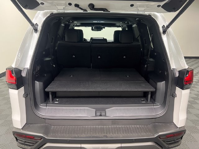 Certified 2026 Lexus LX 700h Luxury w/ Appearance Package AWD/4WD image 8