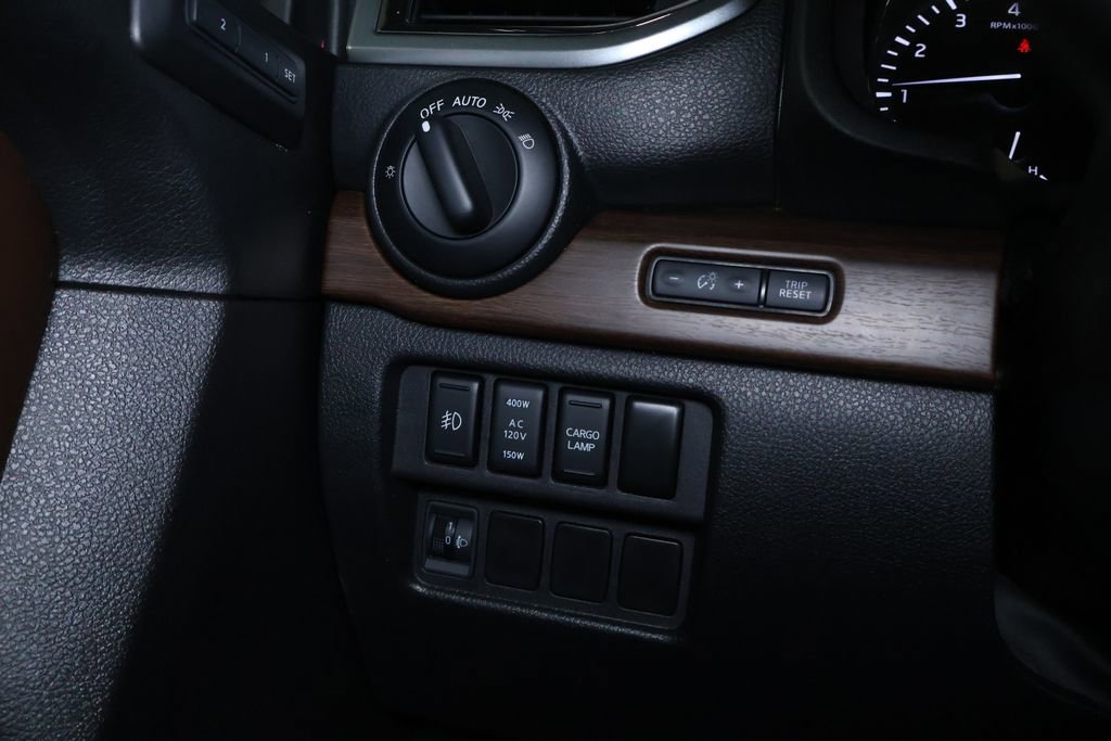 Used 2018 Nissan Titan Platinum Reserve image 25