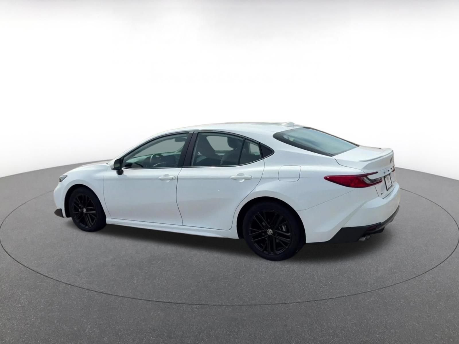 Used 2026 Toyota Camry SE FWD image 8