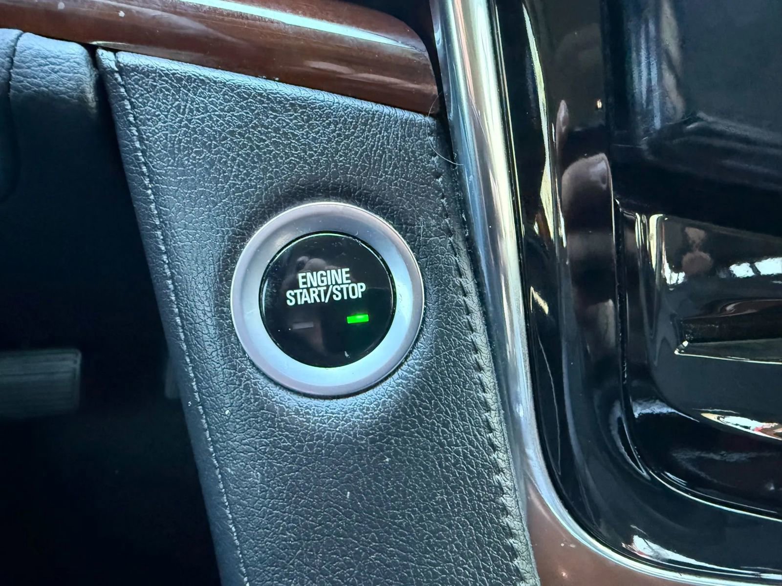 Used 2018 Cadillac Escalade Luxury AWD/4WD image 28