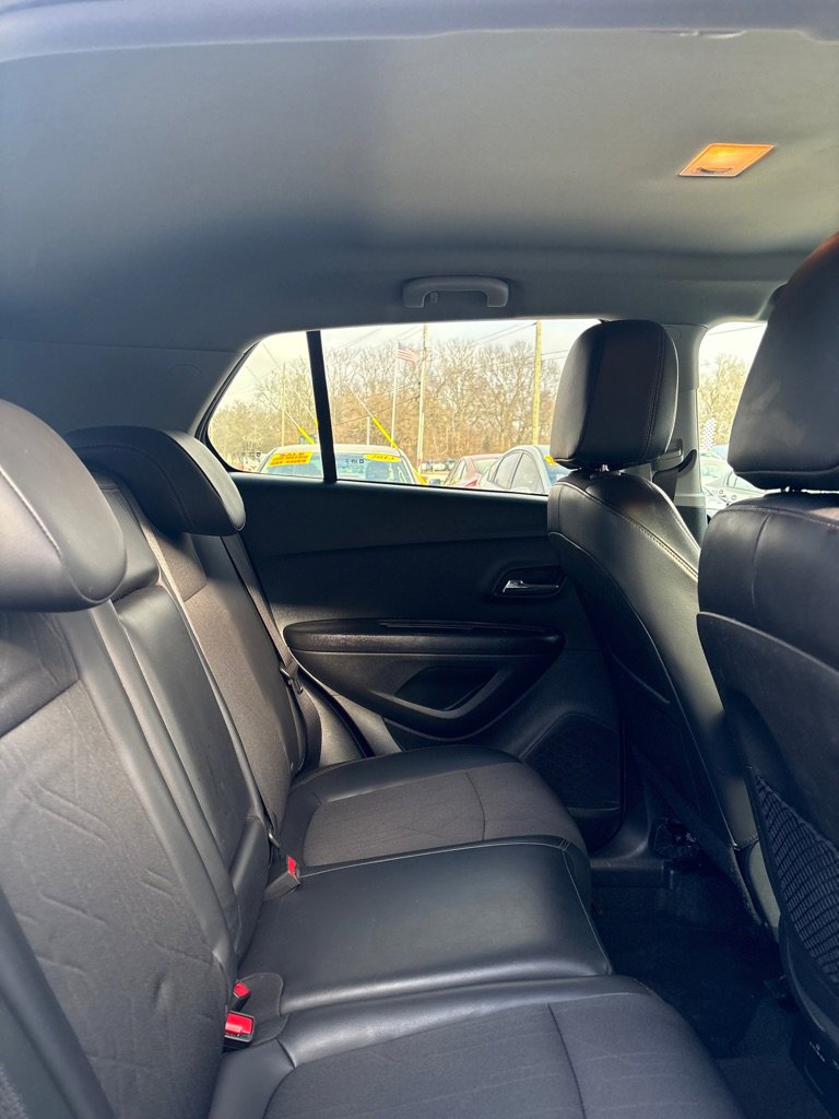 Used 2021 Chevrolet Trax LT FWD image 12