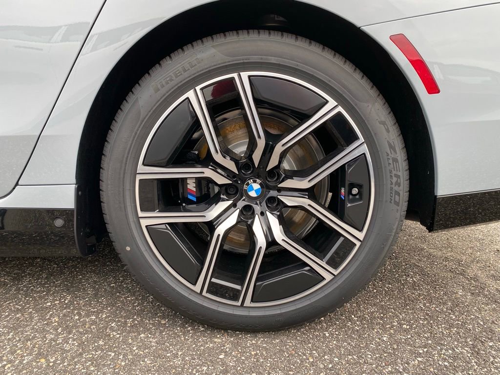 New 2026 BMW 750e xDrive w/ Executive Package image 6