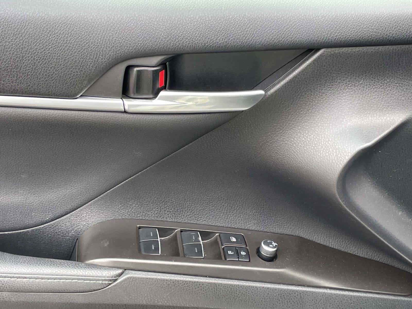 Used 2022 Toyota Camry XLE w/ Navigation Upgrade Package FWD image 15