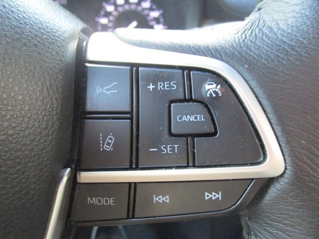 Used 2023 Toyota Sienna XLE AWD/4WD image 25