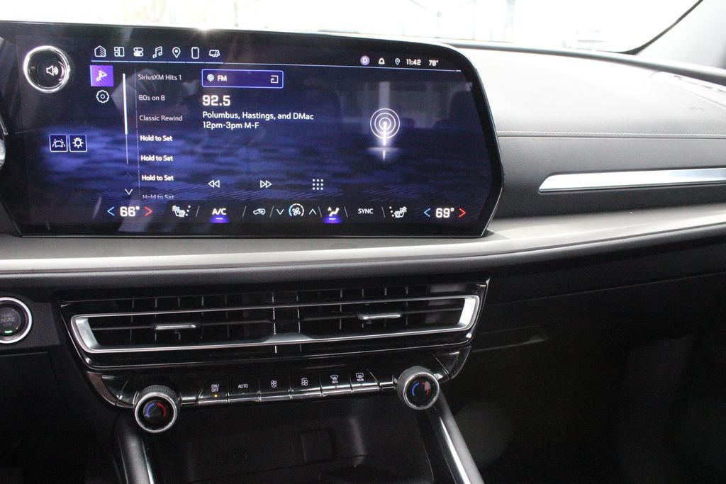 Used 2025 Chevrolet Traverse LT AWD/4WD image 39