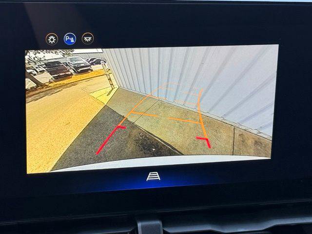 Used 2025 Chevrolet Equinox LT AWD/4WD image 11
