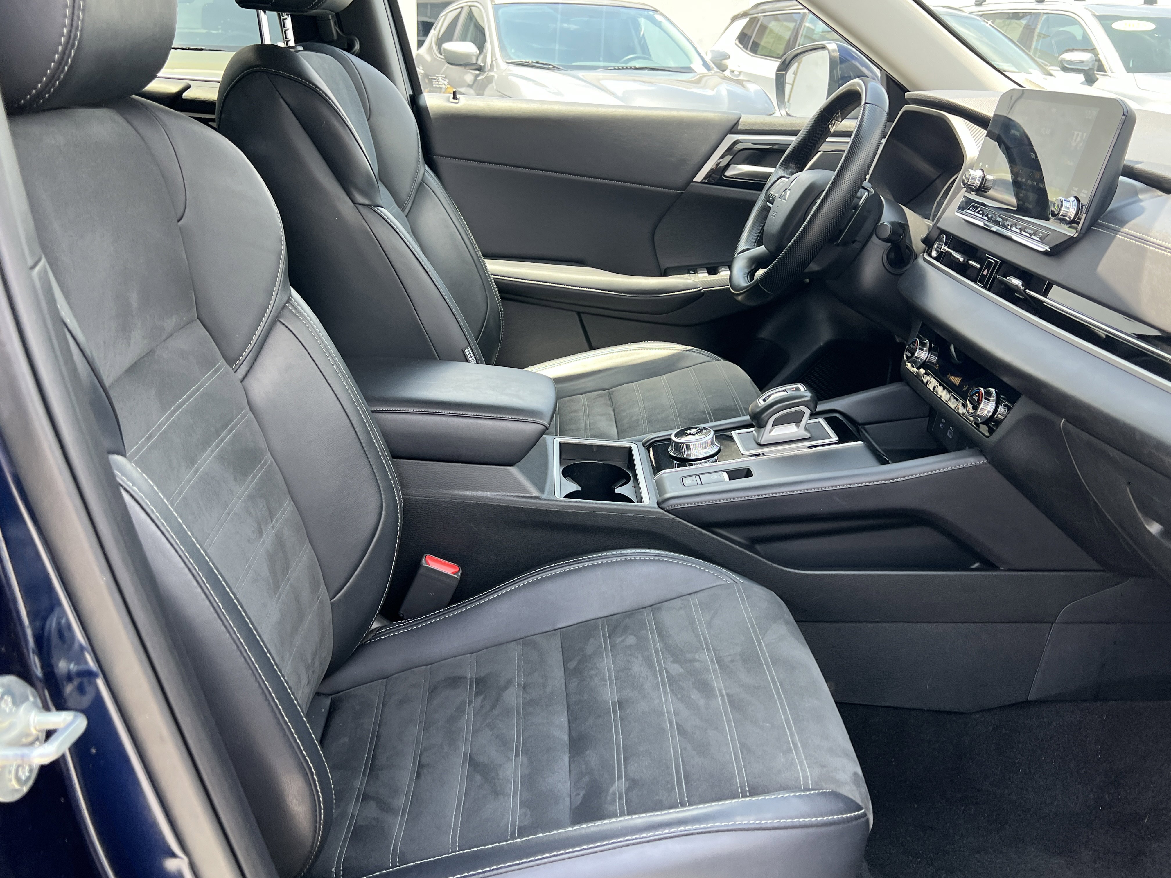 Used 2024 Mitsubishi Outlander FWD image 16