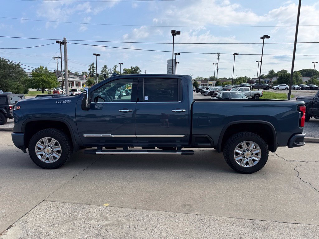 Used 2025 Chevrolet Silverado 2500 High Country w/ High Country Premium Package AWD/4WD image 10