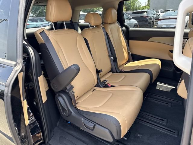 Used 2024 Kia Carnival LX FWD image 11