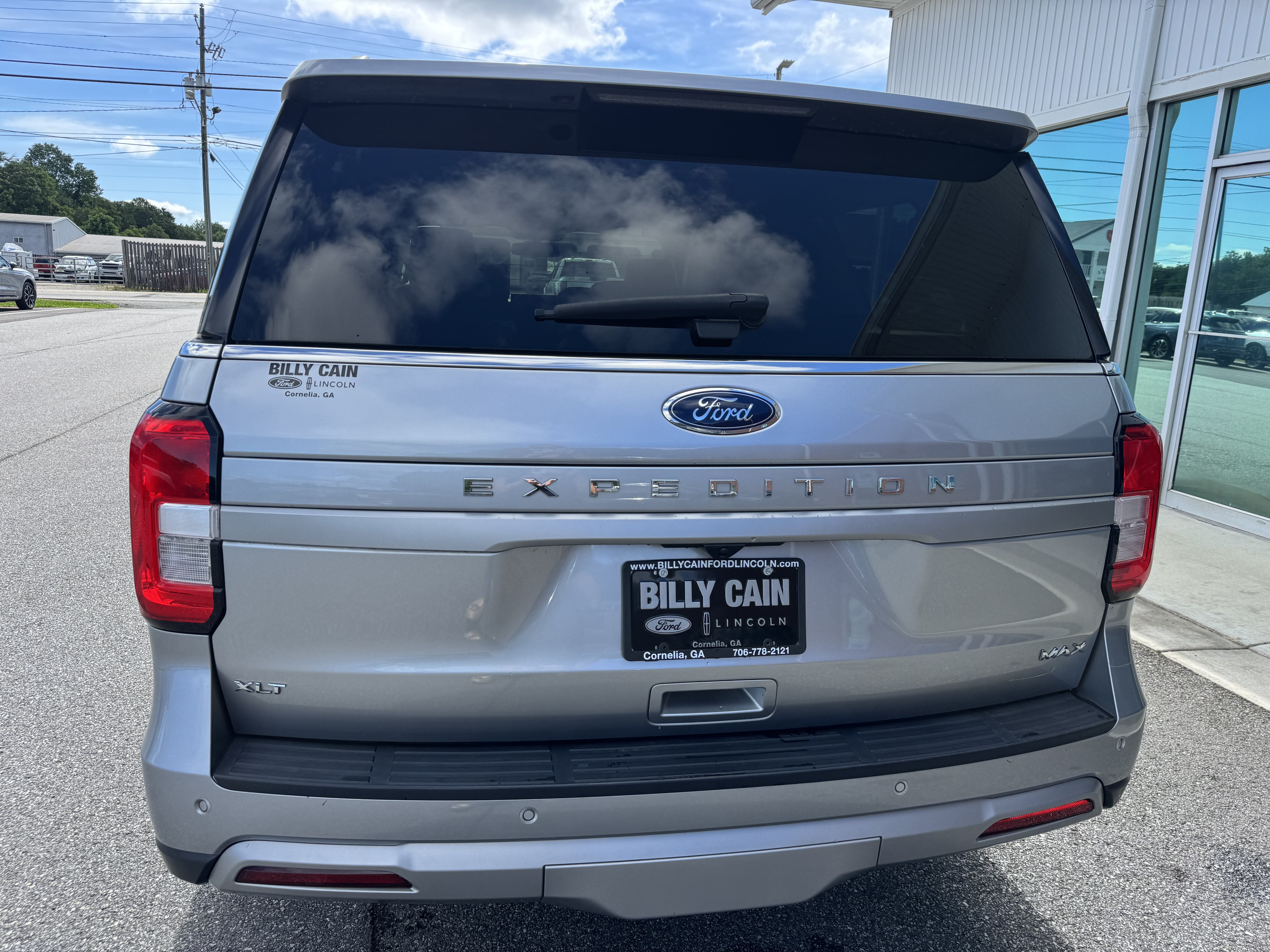 Used 2024 Ford Expedition Max XLT AWD/4WD image 3