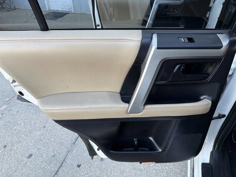 Used 2010 Toyota 4Runner Limited AWD/4WD image 16