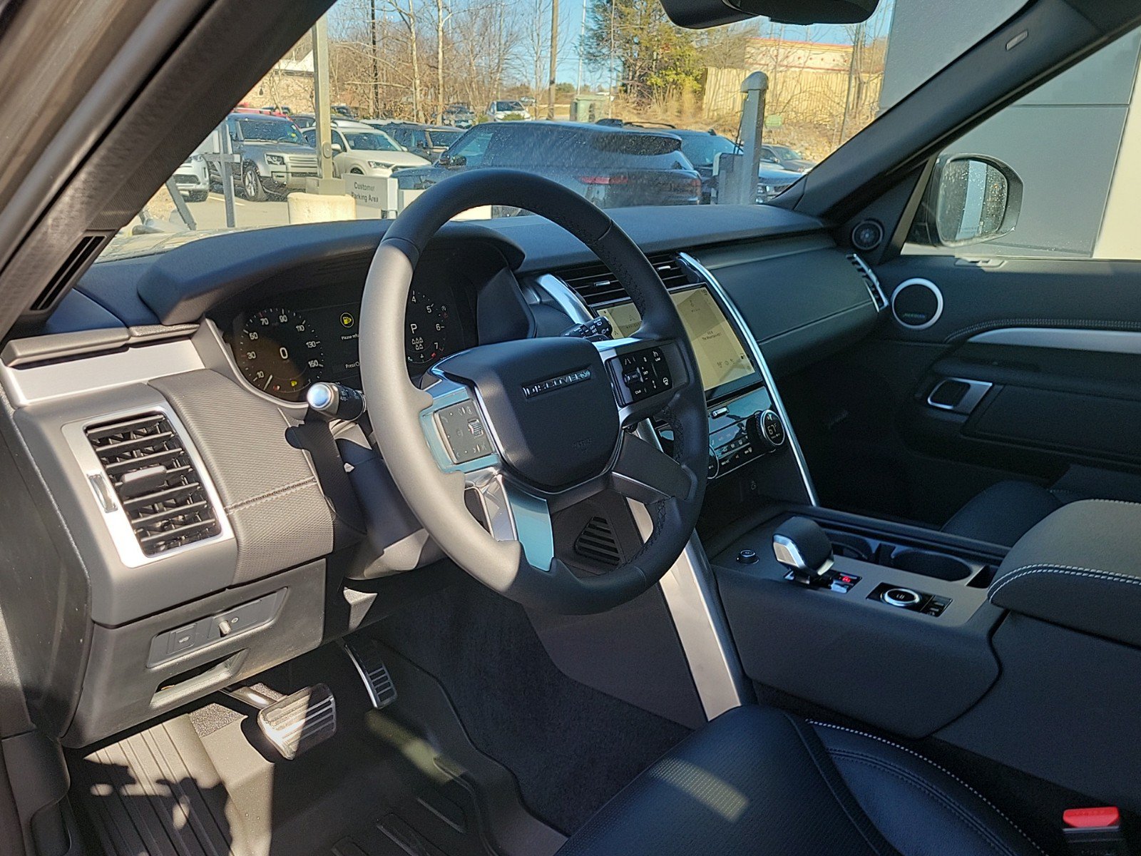 Certified 2025 Land Rover Discovery Dynamic SE AWD/4WD image 25