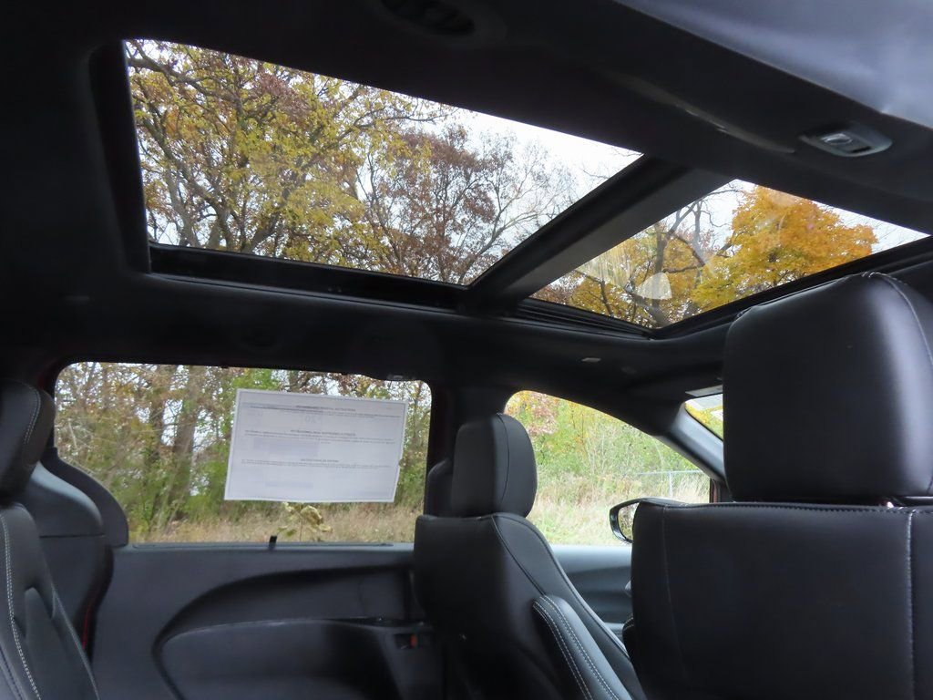 New 2026 Chrysler Pacifica Select image 7