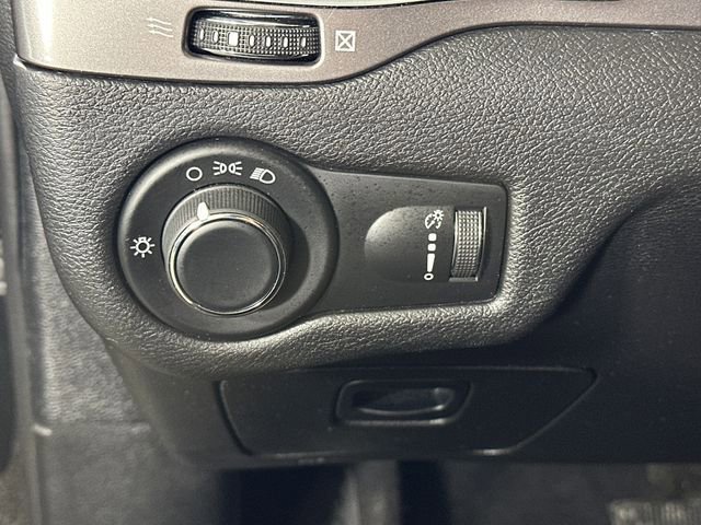 Used 2020 Jeep Cherokee Sport AWD/4WD image 19